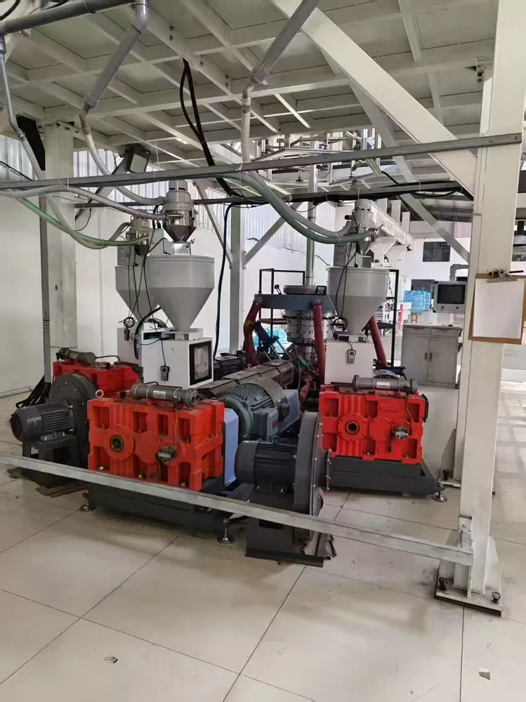 Used Transfer · 2024 2000 three-layer co-extrusion cast film machine