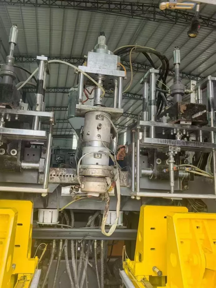 Second-hand transfer · Leshan 65 blow molding machine