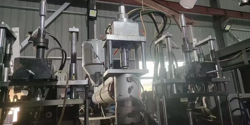 Second-hand transfer · Leshan 65 blow molding machine