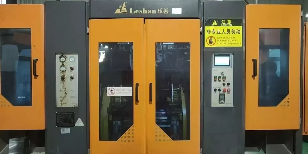 Second-hand transfer · Leshan 65 blow molding machine