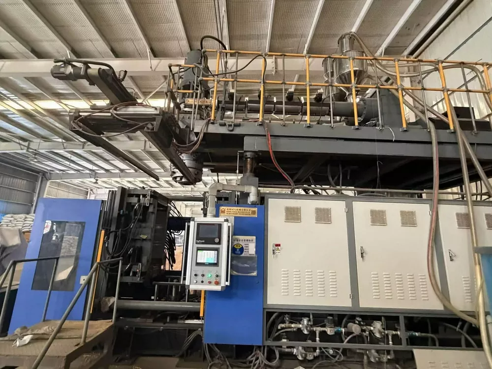 Used Tongda TDB-250F/P Automatic Blow Molding Machine, In Production, Excellent Condition