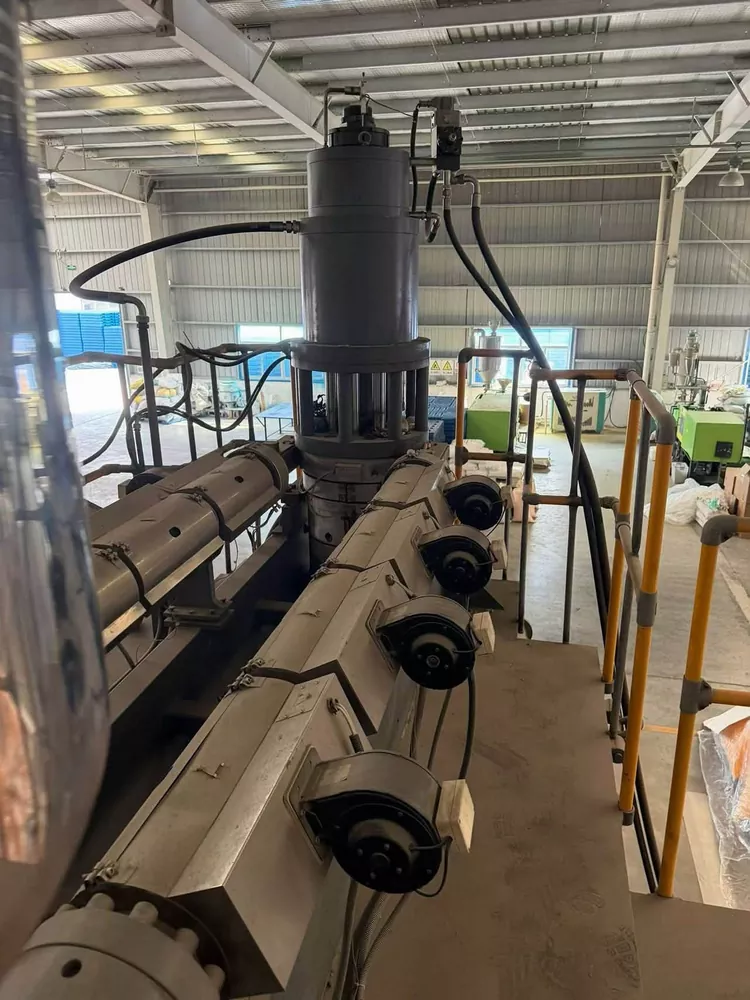 Used Tongda TDB-250F/P Automatic Blow Molding Machine, In Production, Excellent Condition